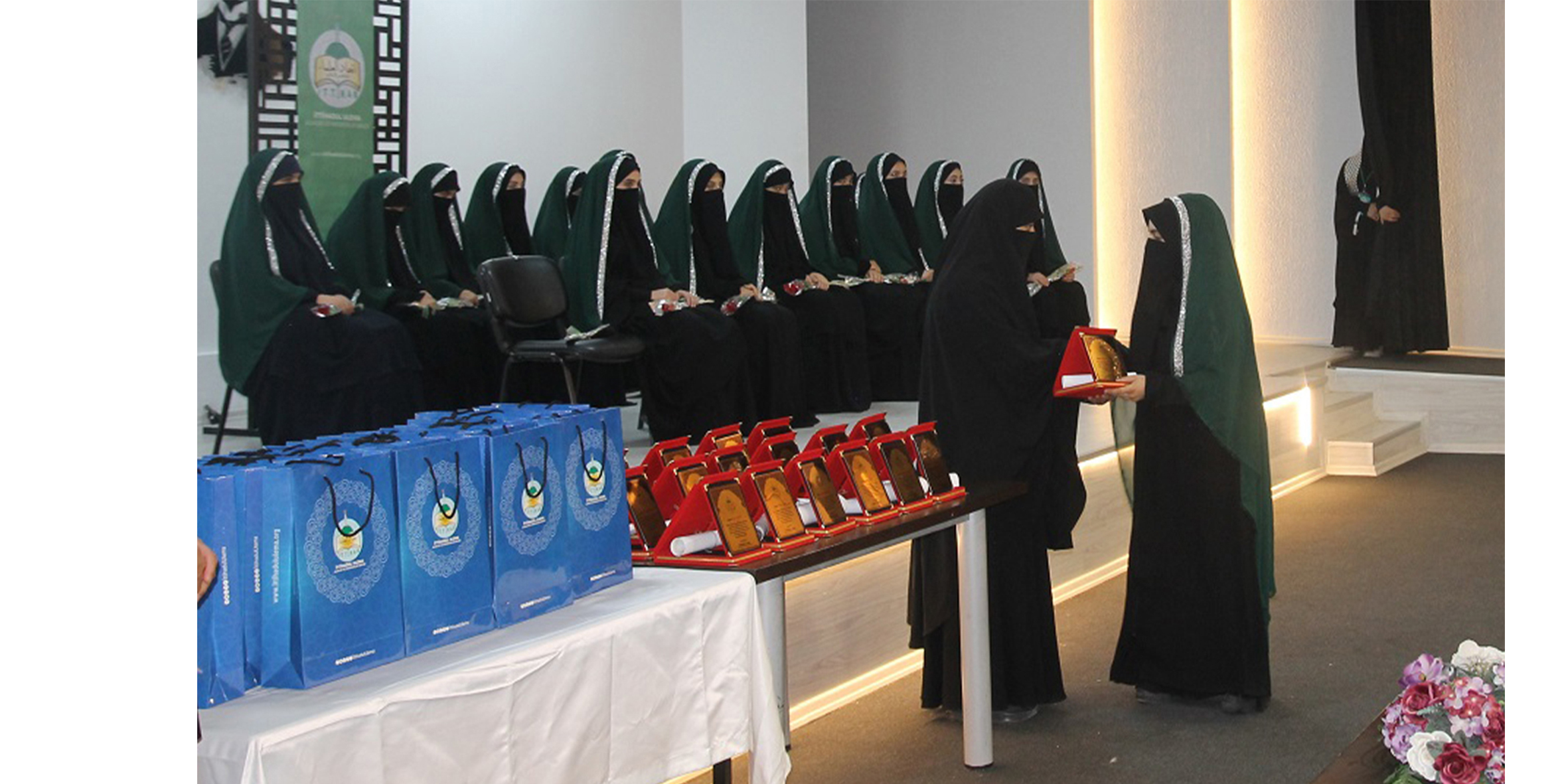 Van’da Medrese Eğitimini Tamamlayan Kız Öğrenciler İçin Mezuniyet Programı Düzenlendi